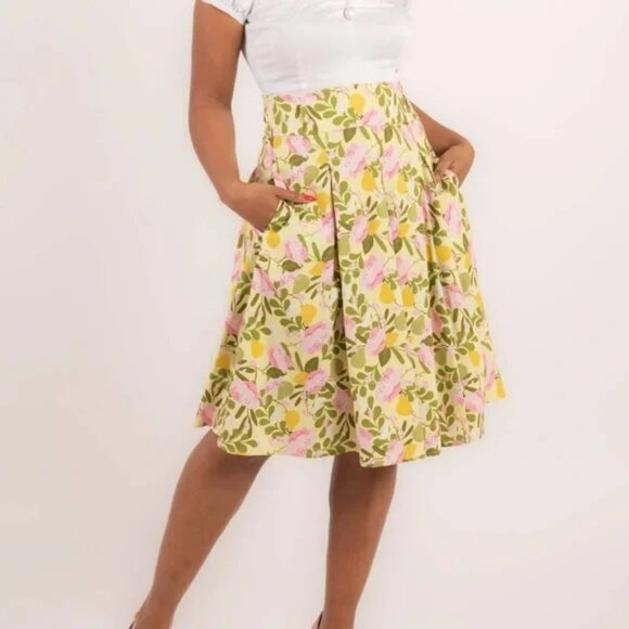 Collectif Dresses & Skirts - NWT COLLECTIF Laken English Orchard Swing Skirt pockets butter yellow. SZ US M